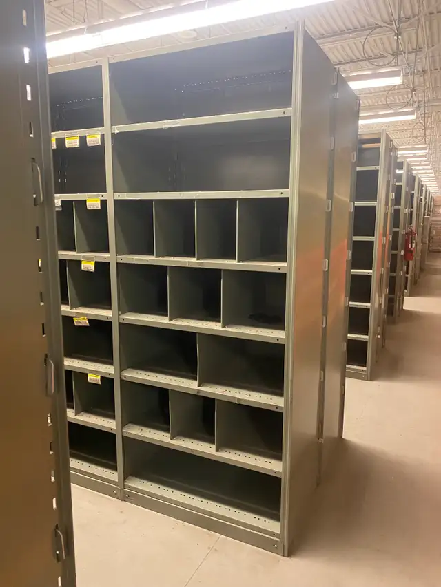 Used industrial shelving - strong steel warehouse shelving in Other Business & Industrial in Guelph - Image 8