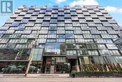 Spacious Bright One Bedroom Loft Located In The Heart Of King W Village. 9Ft Exposed Concrete Ceilin...