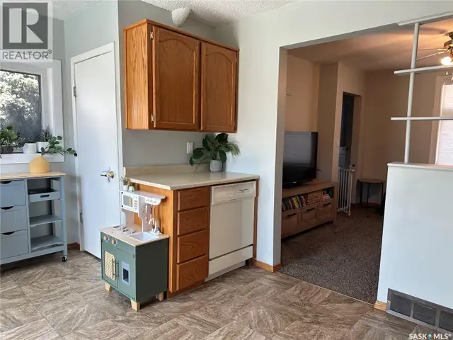 24 3rd AVENUE SE Weyburn, Saskatchewan in Houses for Sale in Regina - Image 11