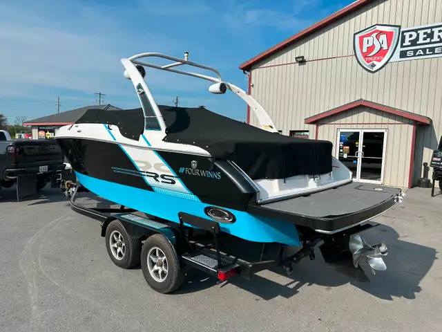 FOUR WINNS SUNDOWNER in Powerboats & Motorboats in Belleville - Image 4