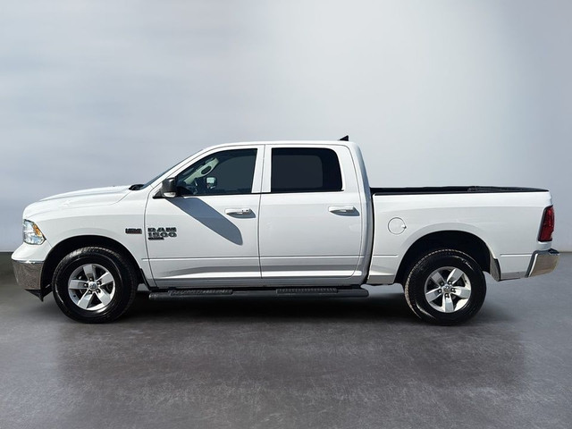 2022 Ram 1500 Classic Crew Cab 4X4 CARPLAY SIEGES CHAUFFANTS dans Autos et camions  à Laval/Rive Nord - Image 3