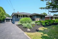 Charming 3-Bedroom, 2-Bath Bungalow for Rent – 9 Regina Ave, St. St. Catharines Ontario Preview
