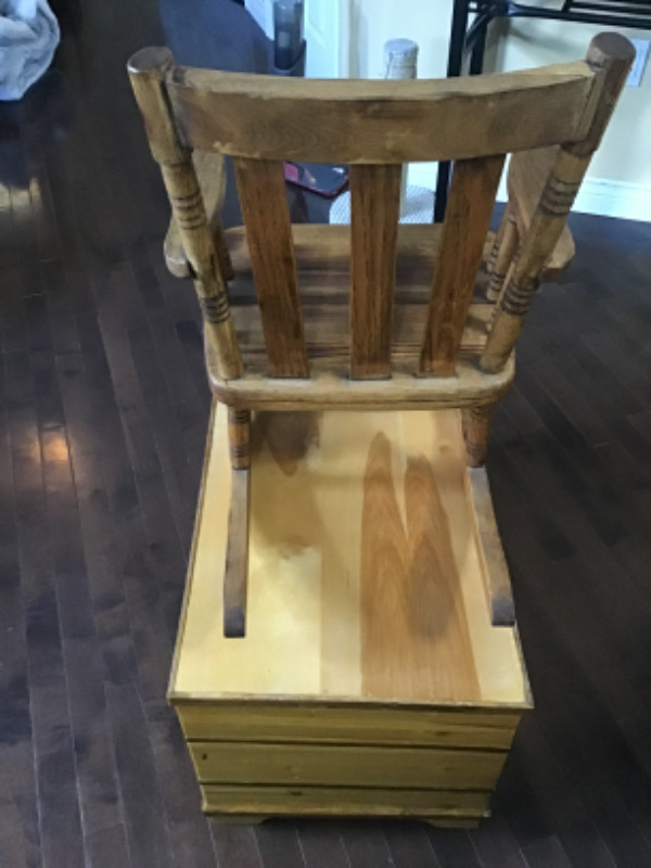 Child’s rocking chair in Chairs & Recliners in Fredericton - Image 4