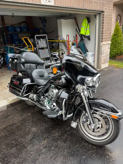 Selling my Clean 2008 Harley Ultra Classic. 103 Motor runs strong. Well maintained by Clare's Harley...