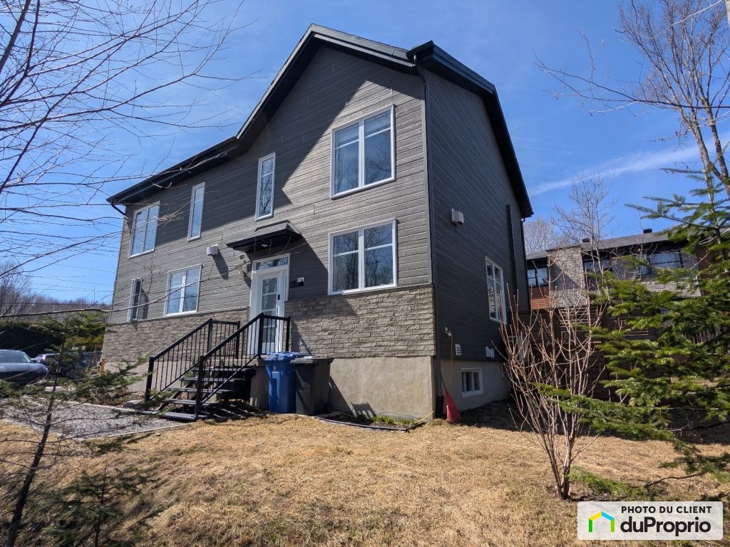$440,000 - Semi-detached in Charlesbourg (ND-Des-Laurentides) — photo 1