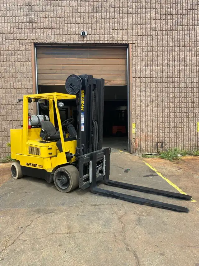 2006 Hyster 12000 lb forklift in Heavy Equipment Parts & Accessories in Oakville / Halton Region - Image 2