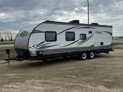 FALL SALE!! FINANCING!! PRICE IS FIRM!! BUY NOW AND SAVE HUGE!! 2015 Salem Cruise Lite 261BHXL This...