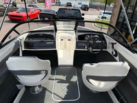 18’ Boat! 3.0Ltr MerCruiser Motor! AM/FM, AUX, USB, Bluetooth! Depth Finder! Beautiful Two Tone Inte... (image 9)