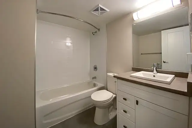 1 BDRM APARTMENT! CLOSE TO DOWNTOWN! ASHBURNHAM & MARIA in Long Term Rentals in Peterborough - Image 10