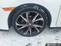 2018 Honda Civic Hatchback La Honda Civic 2018 se distingue par son design moderne et dynamique, mar... (image 8)