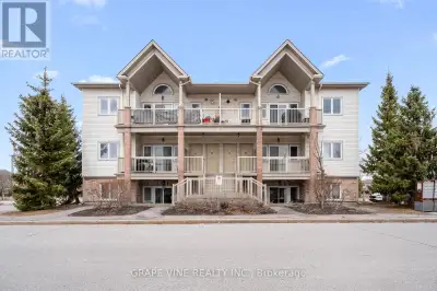 Welcome to this charming, 2 bedroom, 1 bathroom unit in the heart of Stittsville. Conveniently locat...