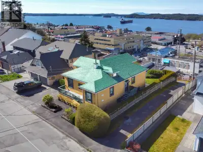 * PREC - Personal Real Estate Corporation. This stunning 4 bedroom,2 bath view home is one of our ci...