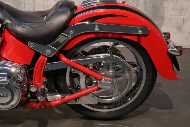 2011 Harley-Davidson CVO SOFTAIL CONVERTIBLE (FLSTSE2) in Sport Bikes in Ottawa - Image 10