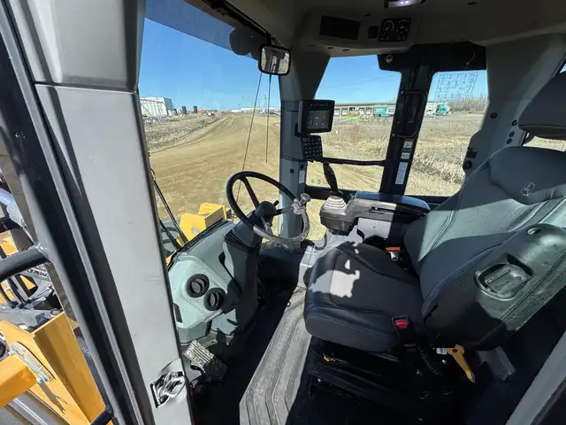 2019 DEERE 544L in Heavy Equipment in Lethbridge - Image 13