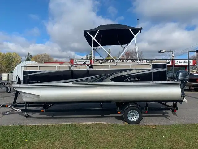 2019 Avalon Venture w/50HP Yamaha includes trailer! in Sport Touring in Sault Ste. Marie - Image 8