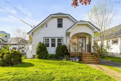 4 Bedroom House + Bonus Room | South End Halifax Spacious and bright whole-house rental in one of Ha...
