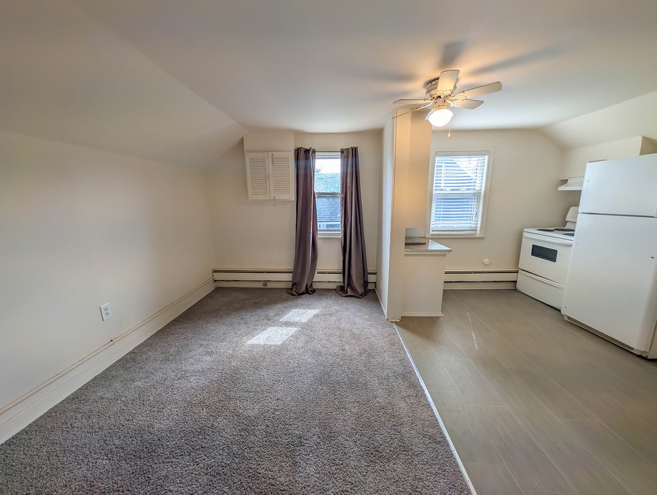 42 Leeper St, St. Catharines - All Inclusive 1 Bed Upper Unit 2