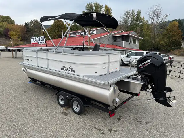 2026 Sun Tracker Party Barge 20 DLX pontoon boat in Powerboats & Motorboats in Prince Albert - Image 5