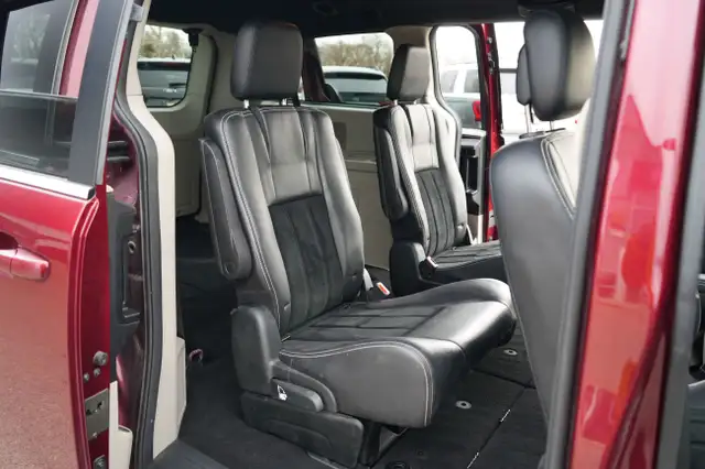 2018 Dodge Grand Caravan SXT Premium Plus WITH STOW & GO in Cars & Trucks in Red Deer - Image 23