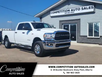 Apple CarPlay, Android Auto, Remote Keyless Entry, Tow Hitch, Cargo Box Lights, Rear Camera, Streami...