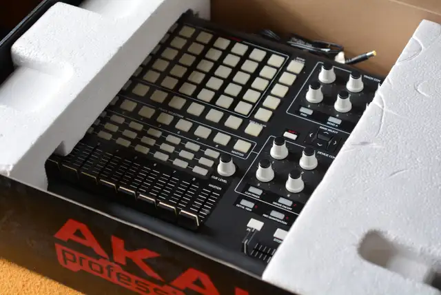 AKAI APC40 controller in Performance & DJ Equipment in City of Montréal - Image 4