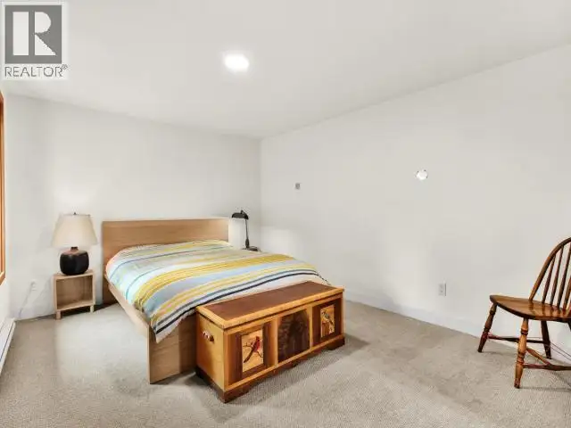 6 CHALET CRESCENT Whitehorse, Yukon in Houses for Sale in Whitehorse - Image 8