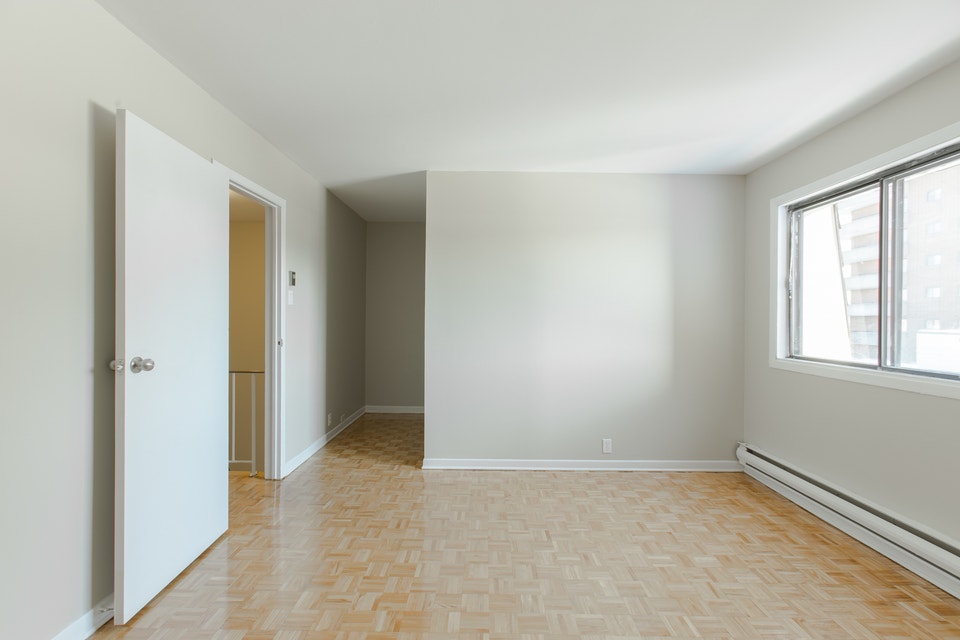 4 1/2 Bright & Spacious *SOUTHWEST ONE in West Island Montreal 5