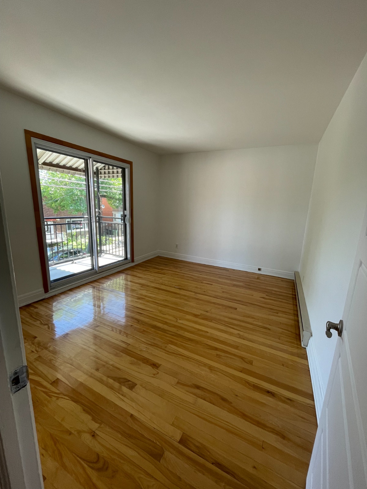 4 1/2 haut triplex 2 chambres fermées Ahuntsic Métro Crémazie — photo 3