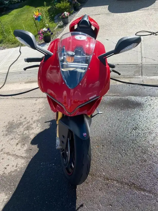2017 DUCATI PANIGALE S 1299 (FINANCING AVAILABLE) in Sport Bikes in Strathcona County - Image 3