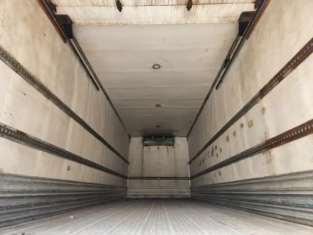 2013 Kenworth T370 26' Box, Reefer, Tandem, PX 8, 300HP, Ramp in Heavy Trucks in Calgary - Image 5