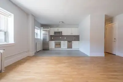 Akelius one bedroom apartment for rent. Located near Fermanagh Avenue and Roncesvalles Avenue in the...