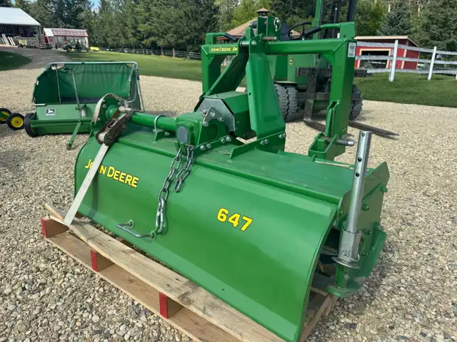 John Deere 647 Rototiller in Lawnmowers & Leaf Blowers in Red Deer - Image 6