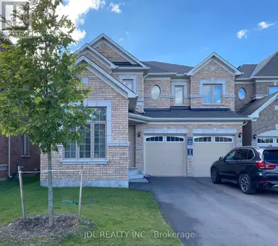 Cul-De-Sac location! Walk-out basement detached house, rarely found in this community! With four bed...