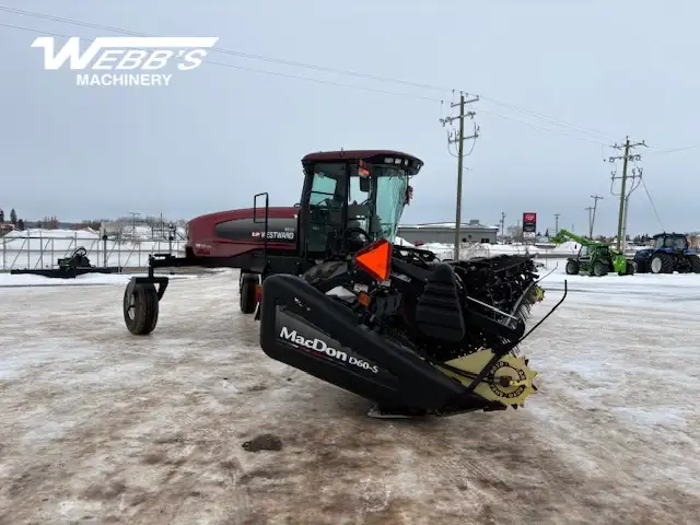 2010 Macdon M150 WINDROWER - SWATHER in Farming Equipment in Saskatoon - Image 4