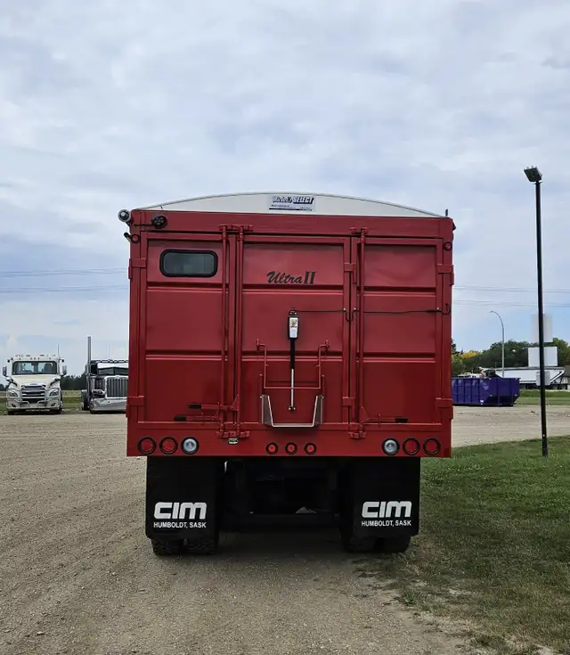 2014 Kenworth T400 Grain Truck in Heavy Trucks in Saskatoon - Image 6