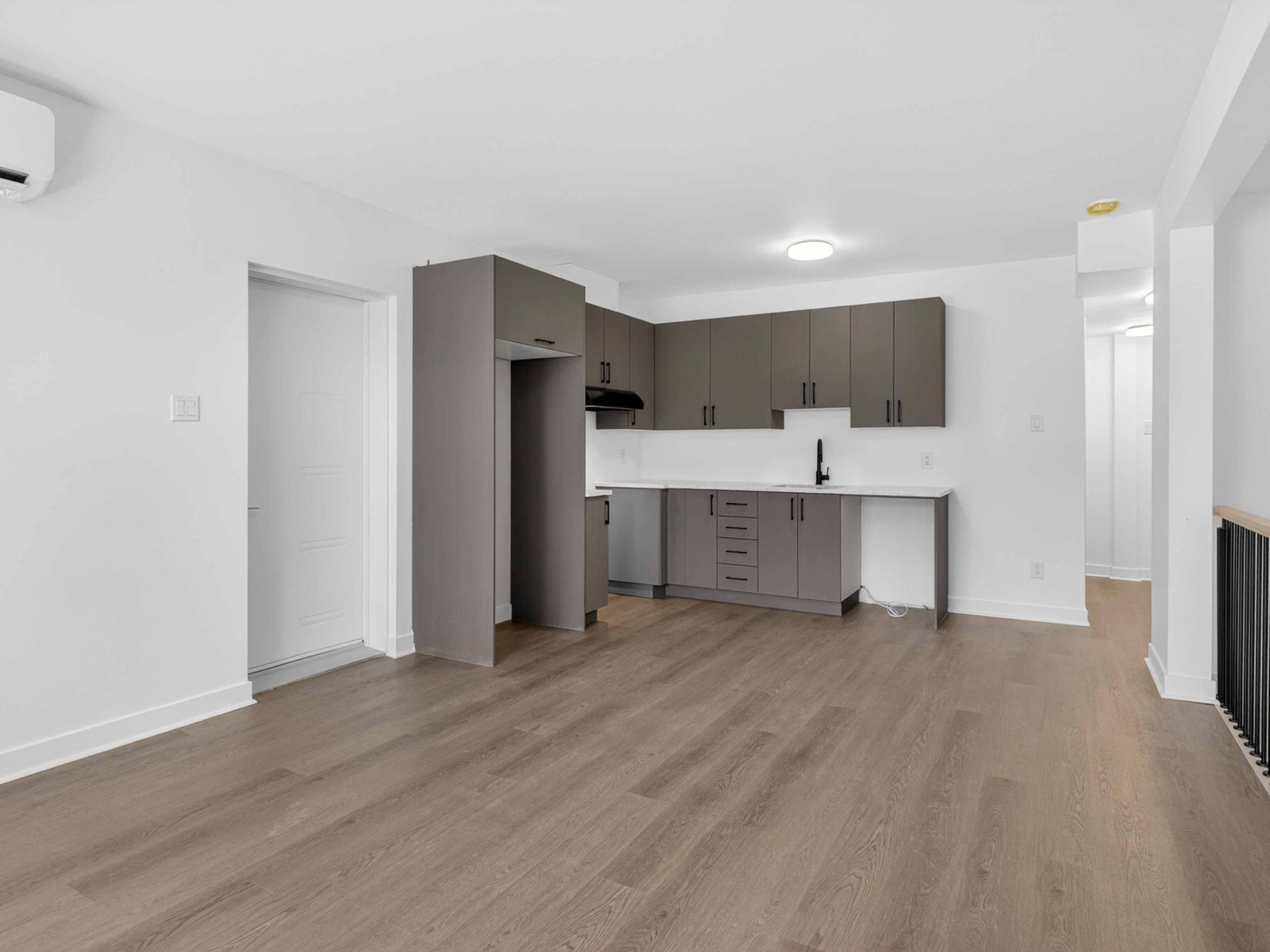 82e avenue laval — photo 1