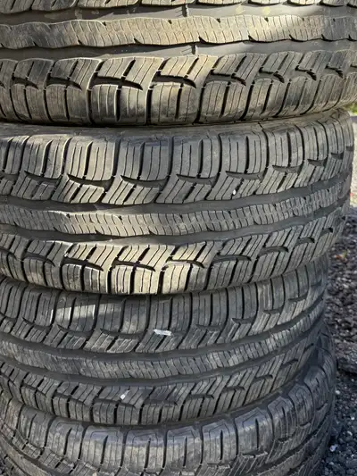 Size. 255-60-19 brand. BFGoodrich good condition winter tires please contact me at 16476407817