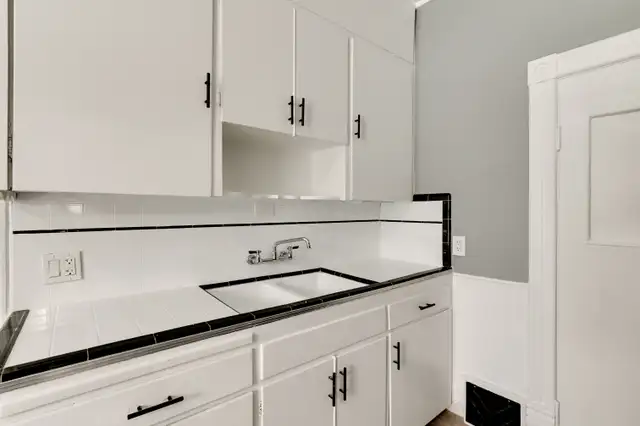 1 Bed / 1 Bath Main Floor Apartment for Rent in London, ON: $1,1 in Long Term Rentals in London - Image 9