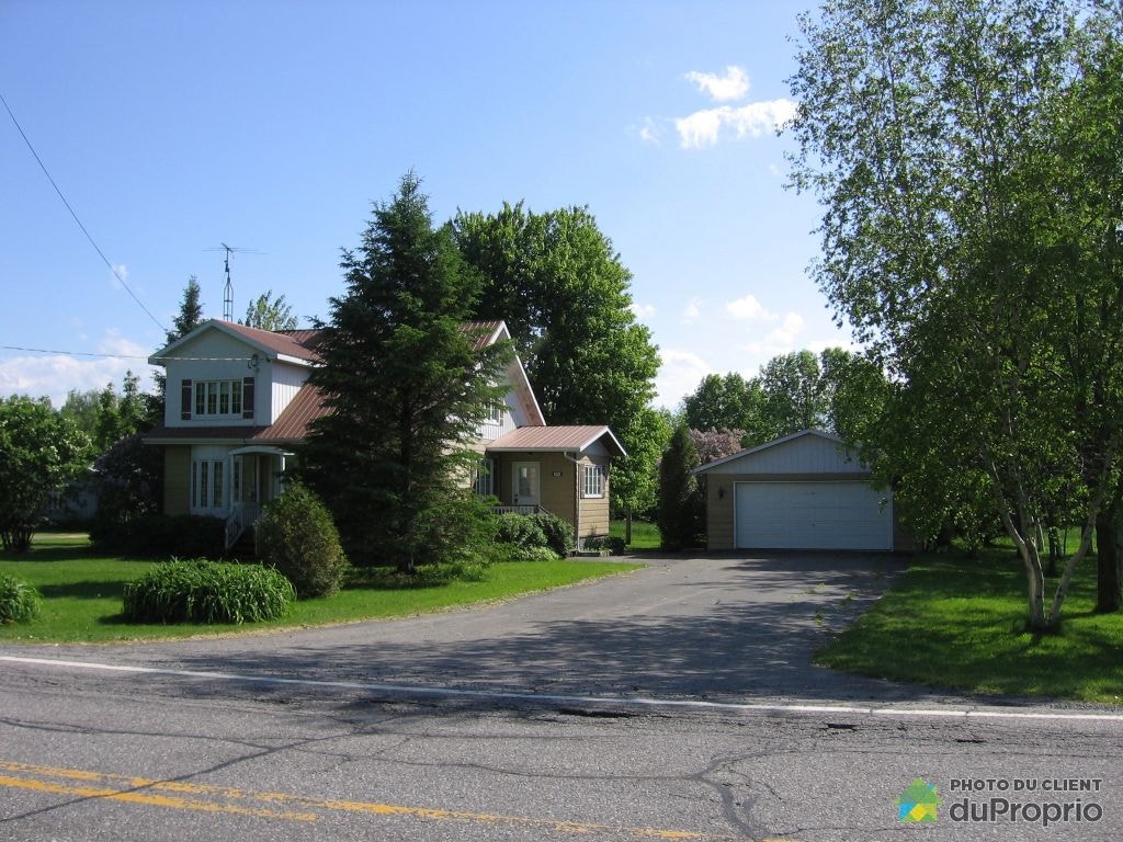 $595,000 - 2 Storey for sale in St-Chrysostome — photo 1