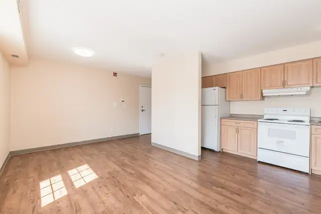 Student Rooms Available Steps From Laurier!! - Furnished Rooms!! in Room Rentals & Roommates in Kitchener / Waterloo - Image 4