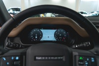 Land Rover Defender 110 P300 S 2025: - Extérieur métallisé noir SANTORINI avec intérieur en cuir CAR... (image 3)