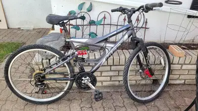 Huffy Jackal Men's 21-speed Mountain Bike with with front disc brake. Very good condition. Just tune...