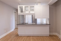 Renovated Akelius two bedroom apartment for rent. Located near Mount-Stephen in the Westmount neighb... (image 4)