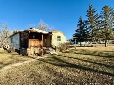 R33//Virden/Affordable living in Virden! Immediate possession is available for this three bedroom an...