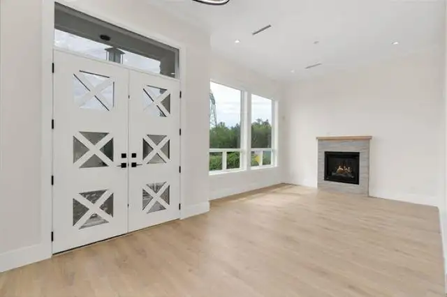16685 15A AVENUE Surrey, British Columbia63235528131331123