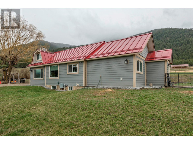 6449 97 Highway Falkland, British Columbia in Houses for Sale in Vernon - Image 2