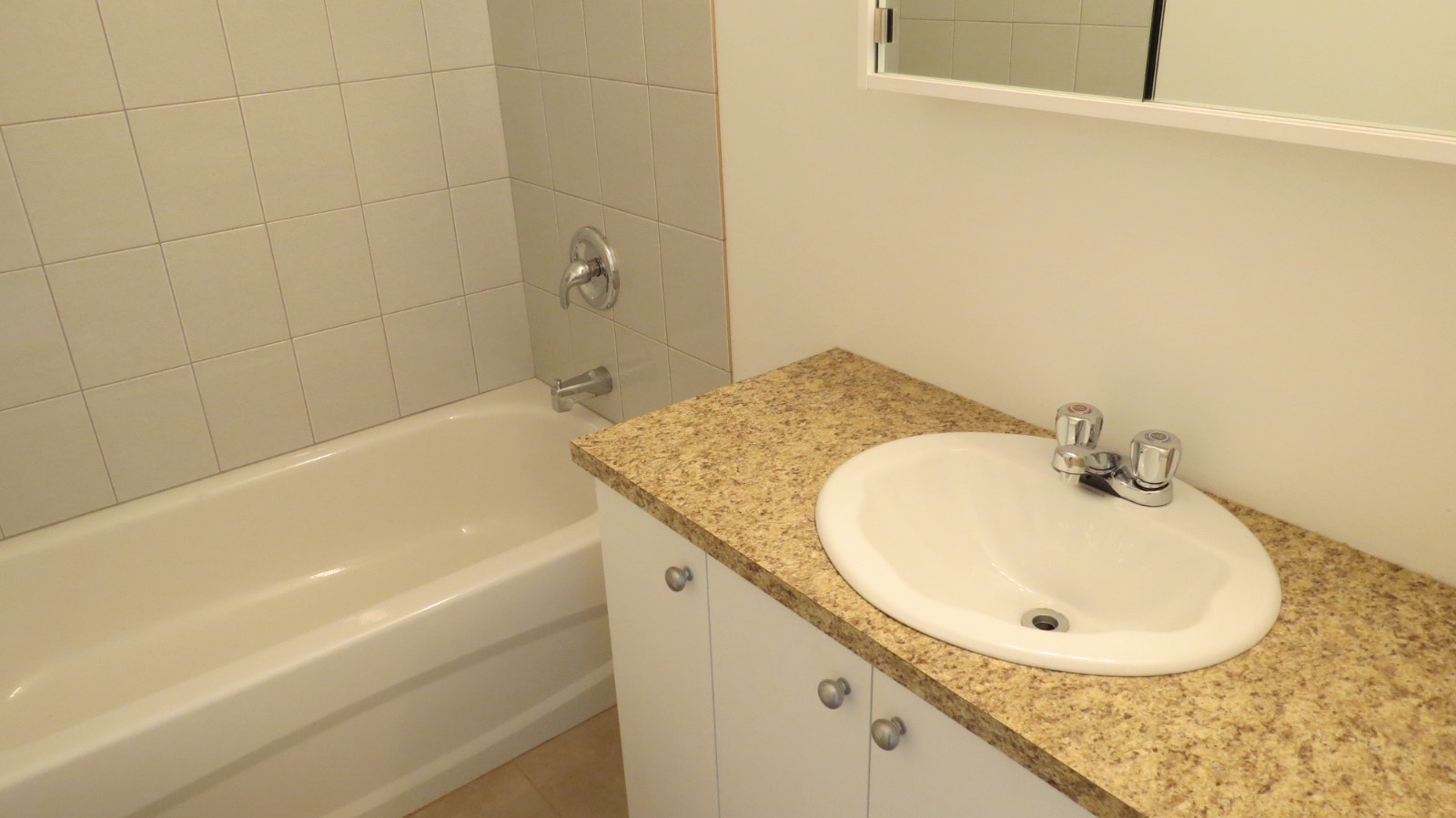 4 1/2 à louer 22-2 rue d'Orléans Beauport Québec — photo 2