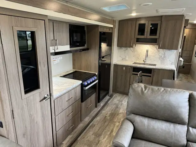 2023 Grand Design Imagine 3100RD in Travel Trailers & Campers in St. Albert - Image 12