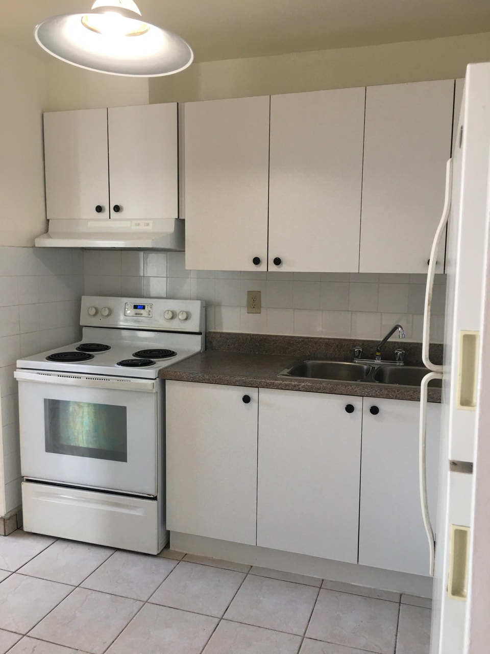 Spacious one bedroom unit for rent 3
