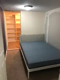 ROOM WITH LARGE CLOSET AT BATHURST/STEELES STEPS TO PLAZA /TTC